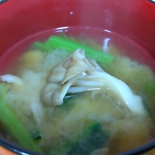 小松菜と舞茸のお味噌汁